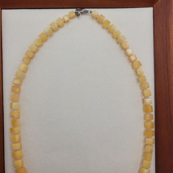 Baltic Amber short necklace - Picture 2 of 4
